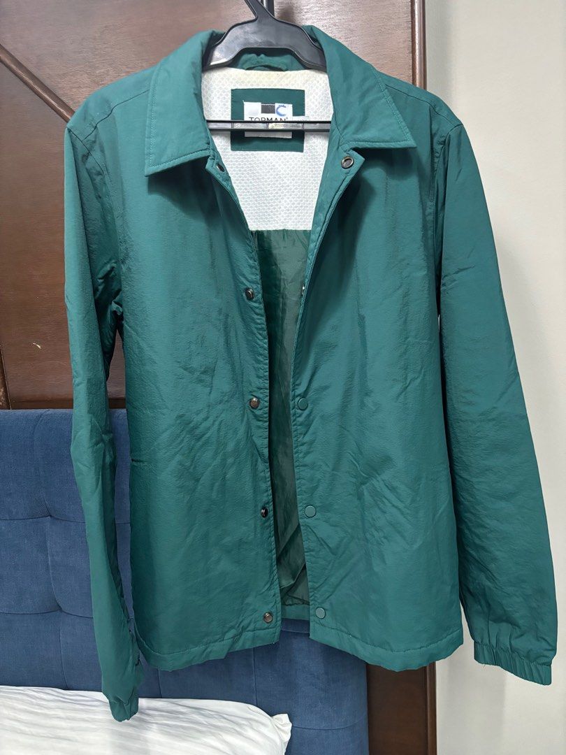 Topman Green Jacket (Category: Coats, Jackets and Outerwear) located in Quezon City. Submitted by pikaaatchuuu (Listing ID 1342448011, Image 1). Description: .