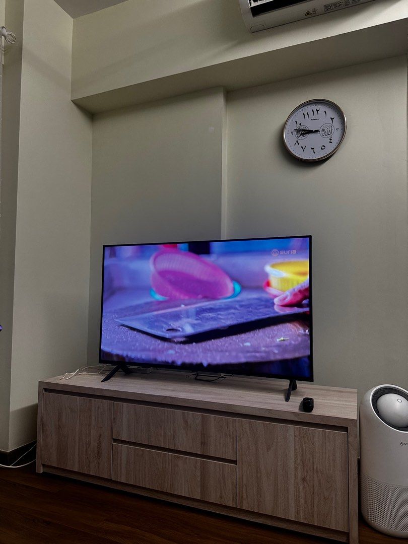 TV CONSOLE (Category: TV Consoles) located in Singapore. Submitted by aurorasoha_ (Listing ID 1342452182, Image 1). Description: .