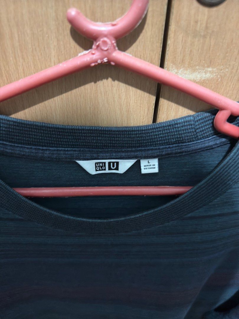 Uniqlo oversized shirt (Category: Tshirts & Polo Shirts ) located in Manila. Submitted by dosells (Listing ID 1342346538, Image 3). Description: Uniqlo oversized shirt Size: Large.