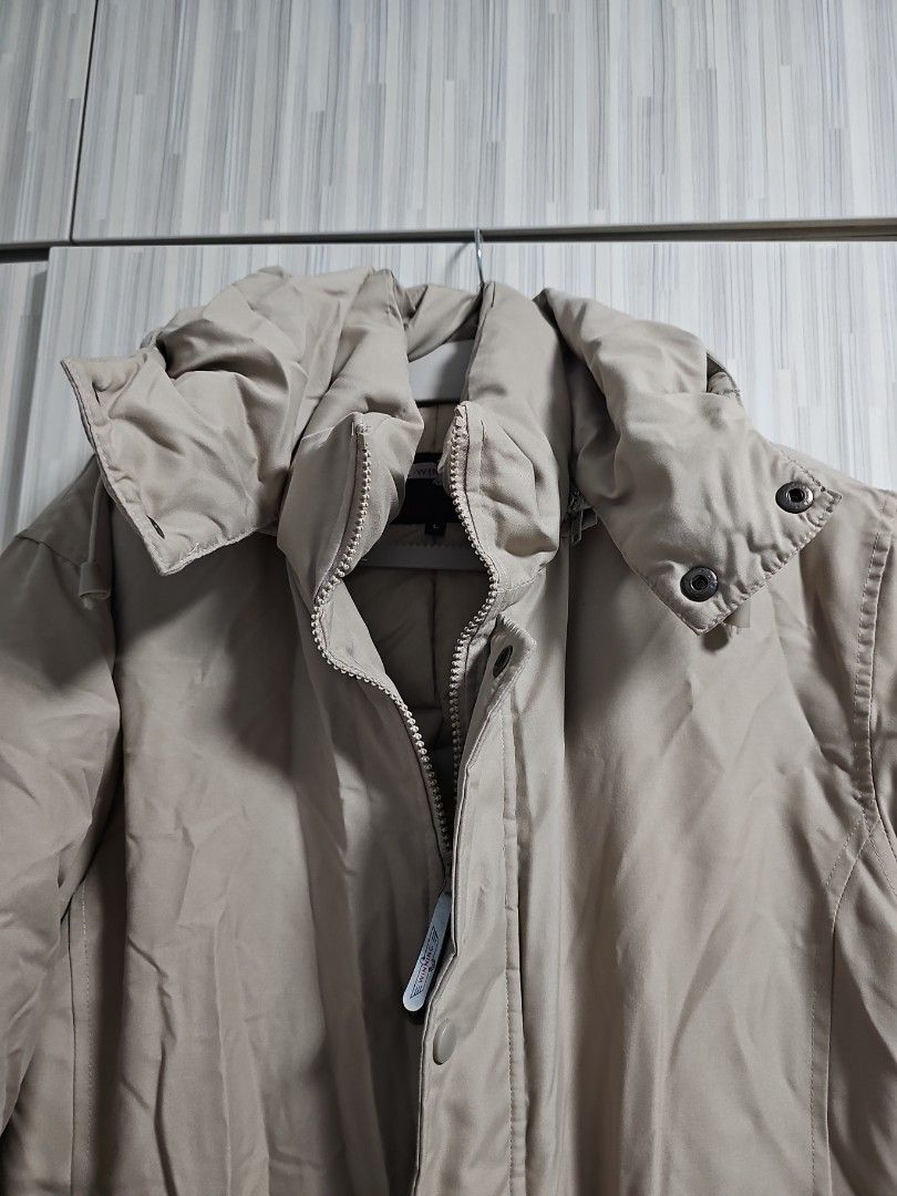 Winter Jacket (Category: Coats, Jackets and Outerwear) located in Singapore. Submitted by excellentdeal (Listing ID 1342355201, Image 2). Description: Winning 3/4 Length Down Winter Padding Jacket Thick & Warm Beige Colour Length 120cm Shoulder 50cm Pit-to-pit 58cm Can use for up to -30 degree.