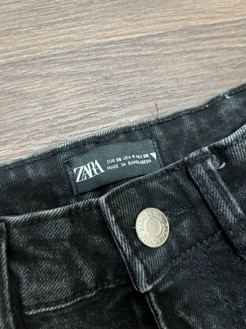 Zara frayed shorts (Category: Shorts) located in Quezon City. Submitted by baybae (Listing ID 1342341515, Image 2). Description: Used twice .