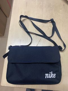 黑色斜咩袋64242127036034110