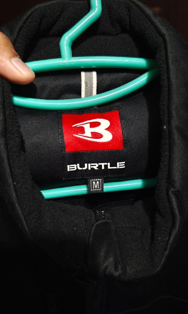 Burtle Puffer Jacket (Category: Coats, Jackets and Outerwear) located in Kuala Lumpur. Submitted by rxsellthings (Listing ID 1342513328, Image 3). Description: Condition 9/10. Pit 22 inci Labuh 26 inci Getah pinggang 17 inci Boleh nego lagi.