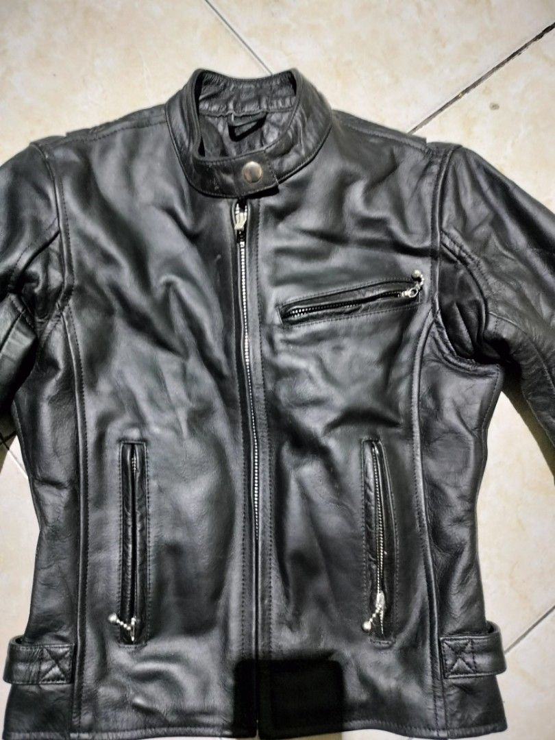 Cafe racer womens (Category: Coats, Jackets and Outerwear) located in Baguio. Submitted by thriftrot (Listing ID 1342612399, Image 2). Description: women's cafe racer jacket excellent no issue cowhide leather L21 W17.3 shoulder 15 sleeve 22..5 add shipping fee loc. baguio.