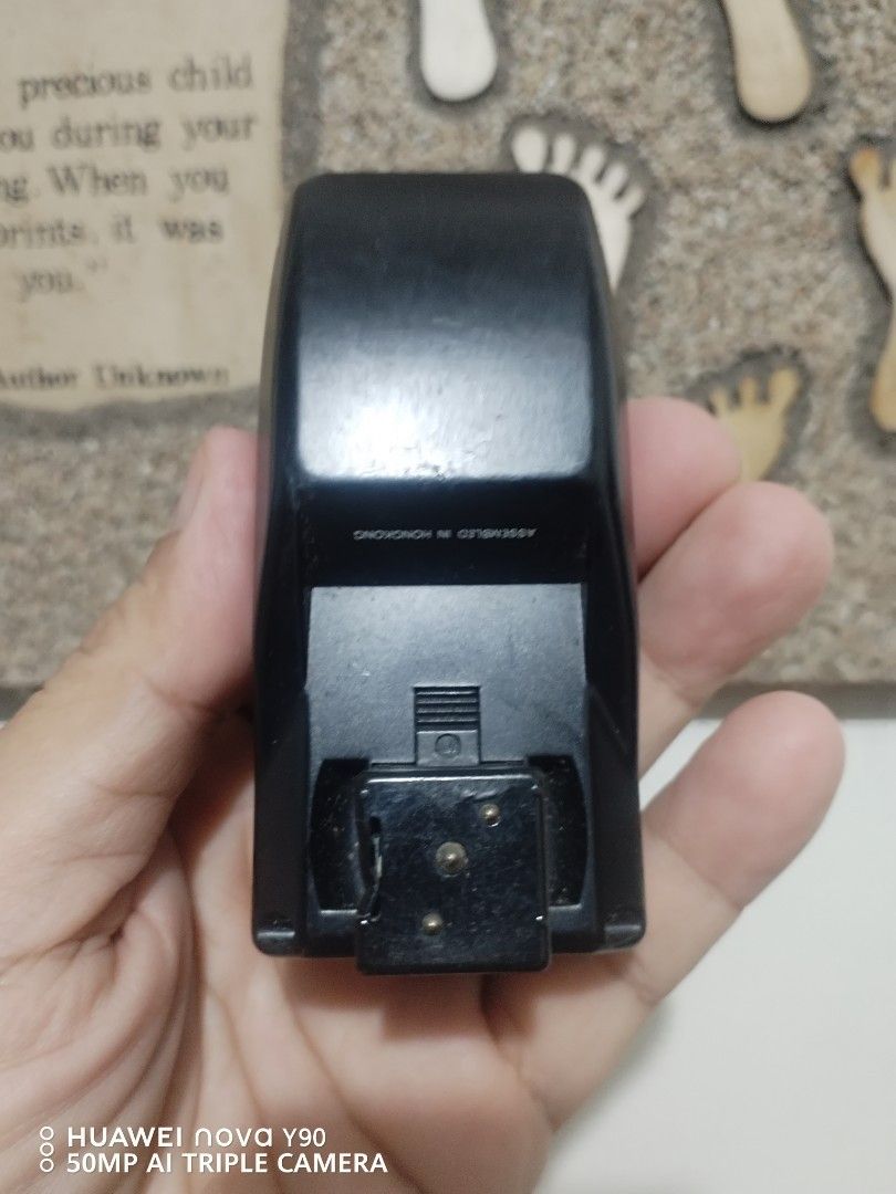 camera flash (Category: Flashes) located in Carmona. Submitted by rpute (Listing ID 1342525054, Image 3). Description: .