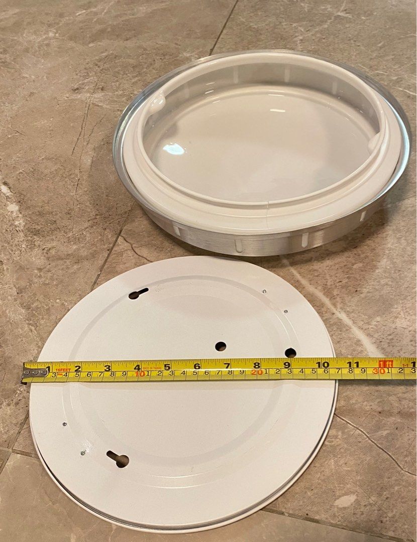 Ceiling light (Category: Lighting) located in Singapore. Submitted by sg_popeye (Listing ID 1317198566, Image 3). Description: Ceiling light. Not suitable so sold. LED and Starter sold separately..