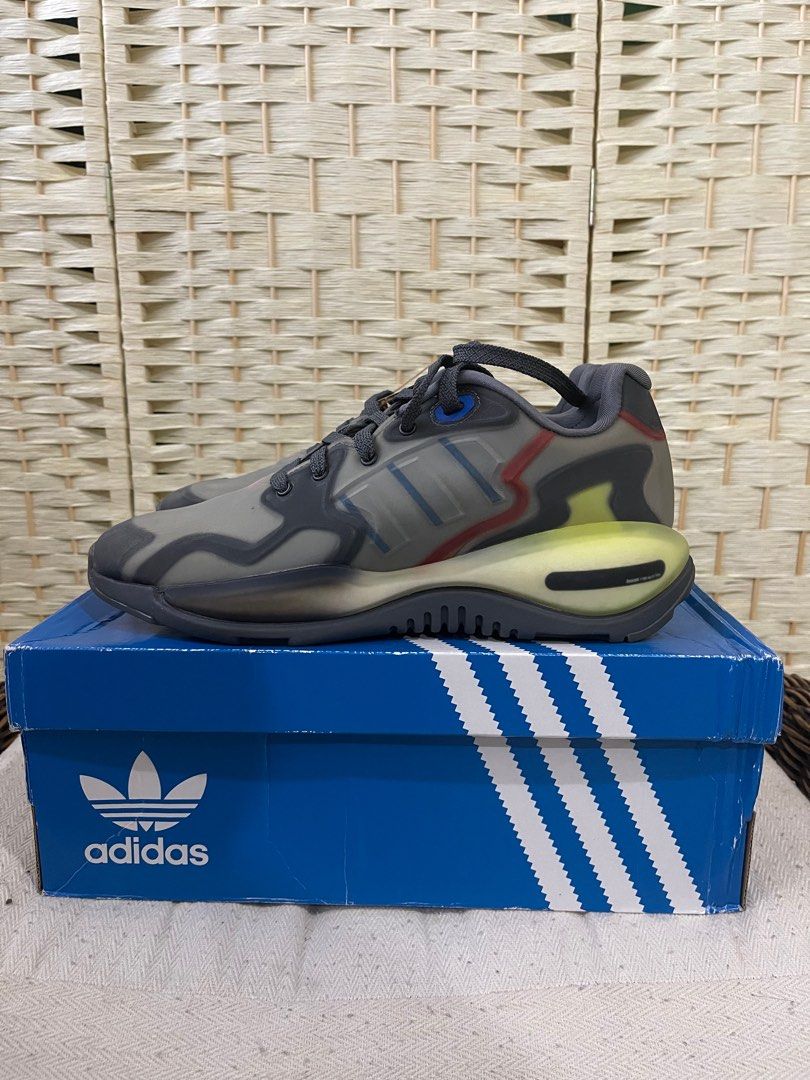 Decluttering (Category: Activewear) located in Singapore. Submitted by cher_01 (Listing ID 1342629145, Image 3). Description: .
