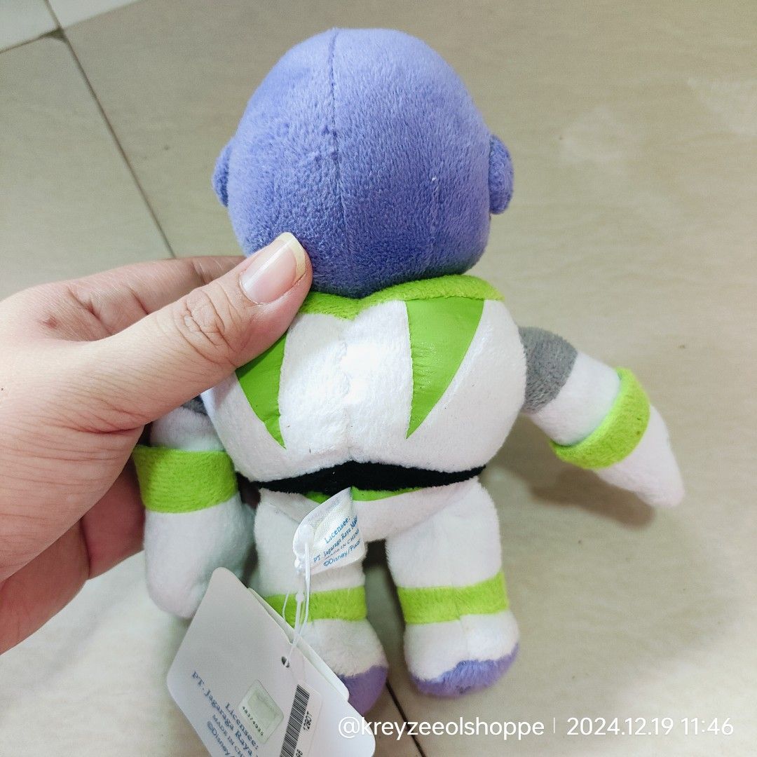 Disney Buzz lightyear (Category: Figurines & Statues) located in Manila. Submitted by imperialfeline (Listing ID 1342555510, Image 2). Description: from hk box.