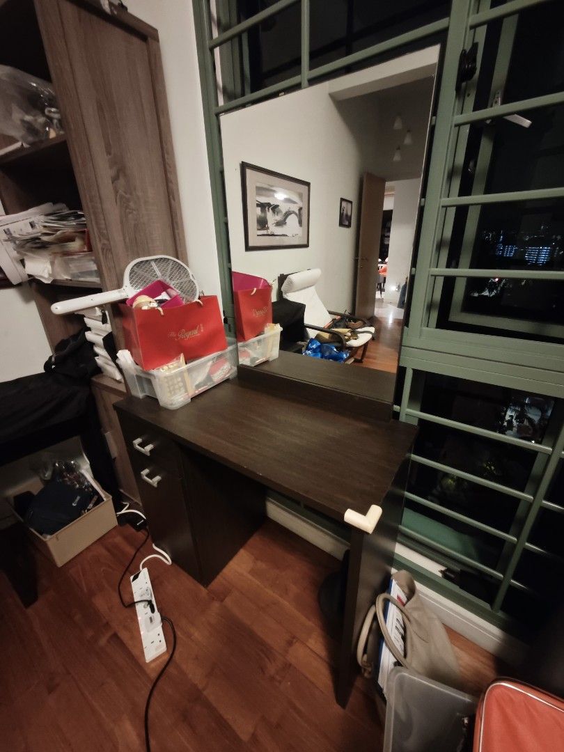 Dressing Table (Category: Tables & Sets) located in Singapore. Submitted by cate8888 (Listing ID 1342515387, Image 1). Description: dressing table with mirror 156*90*40.