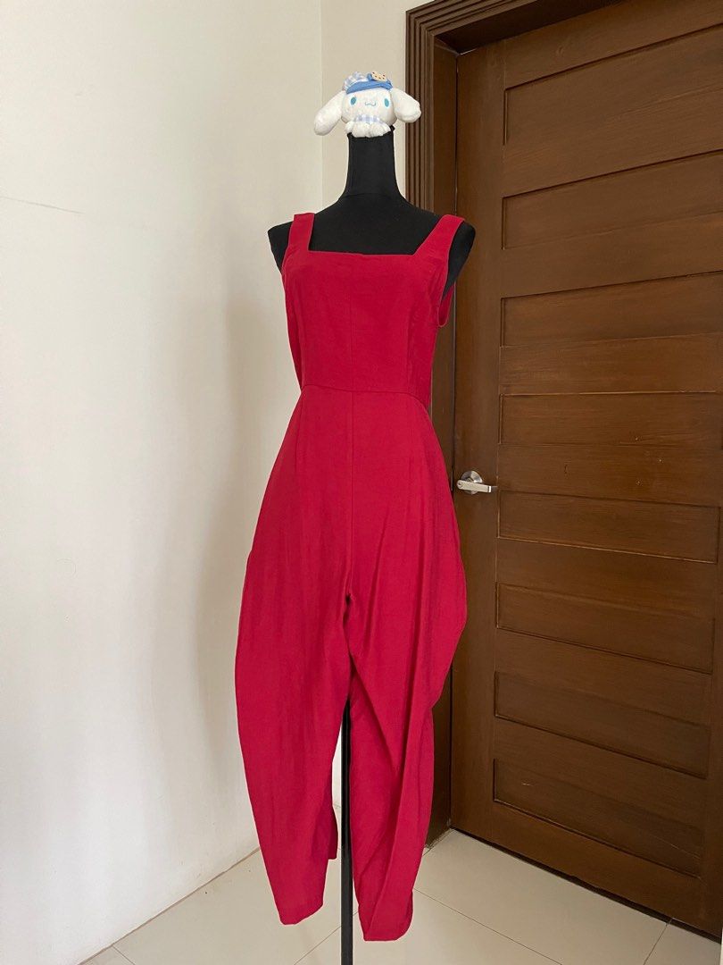F21 Contemporary Linen(?) Jumpsuit (Category: Jumpsuits) located in Davao. Submitted by declutteredtrinkets (Listing ID 1342557637, Image 2). Description: Hard to let go, but only stored. Really really flattering when worn, the picture does not give it justice 😂. Size: Medium, perfect height for 5'4-5'5 girlys MOP: Gcash shipping will be shouldered by the buyer: LBC/J&T/JRS.