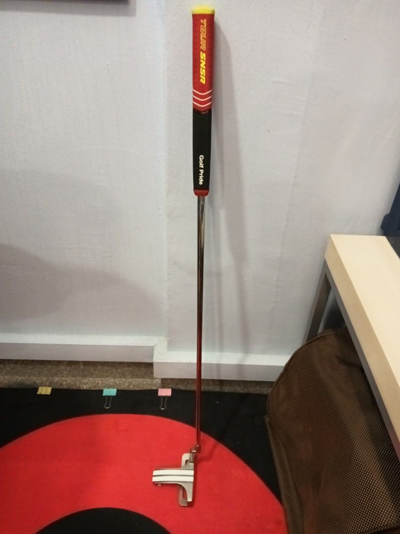 Golf Putter (Category: Other Sports Equipment and Supplies) located in Singapore. Submitted by dixonchew (Listing ID 1342587621, Image 2). Description: ODYSSEY White Hot XG Marxman Blade Putter with Golf Pride Tour SNSR 140CC Grip Length 34 inches.