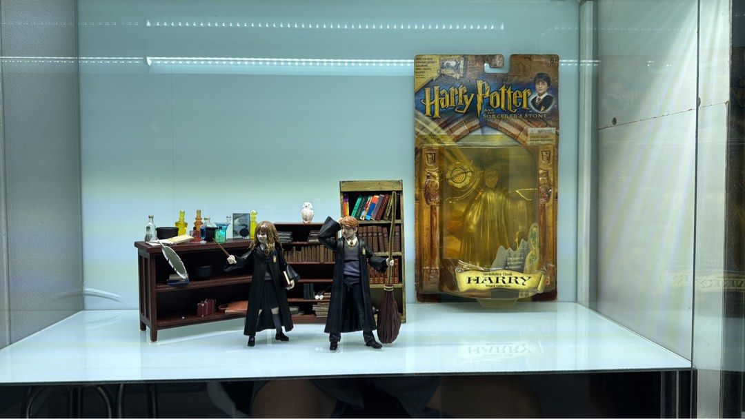 Harry Potter Invisibility cloak! RARE (Category: Western Merchandise) located in Quezon City. Submitted by MysterEE (Listing ID 1342607461, Image 3). Description: Harry Potter Invisibility cloak! RARE figure toy Sorcerers stone Philosopher’s stone Horcrux Wizarding world P1,600 QC 📍.