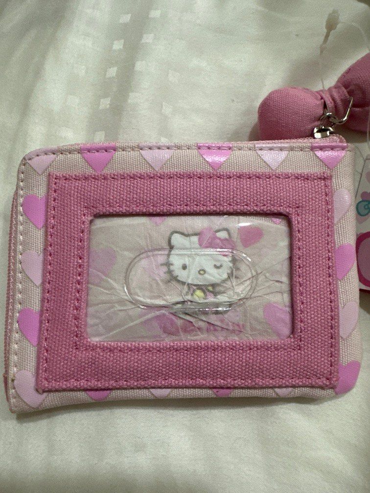 Hello Kitty wallet (Category: Purses & Pouches) located in Singapore. Submitted by shoppinquin (Listing ID 1342312921, Image 2). Description: Brand new w tag .