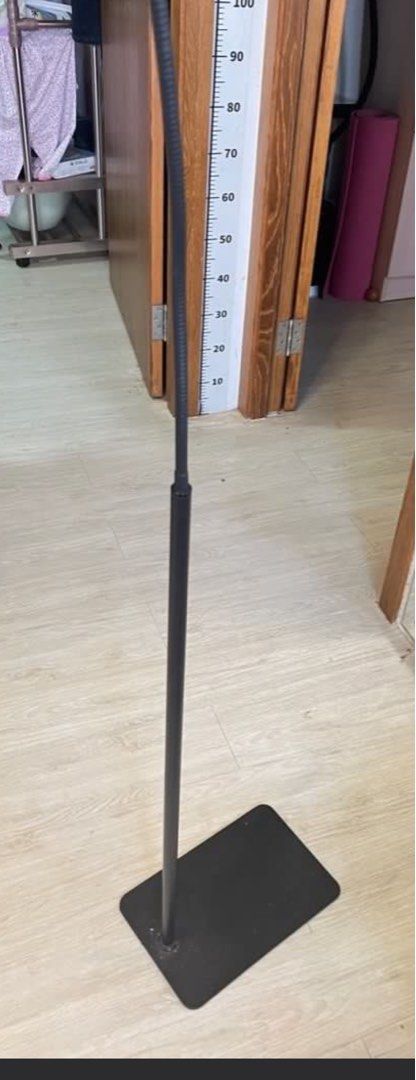 iPad stand (Category: Mounts & Holders) located in Singapore. Submitted by lingxinyi (Listing ID 1342585161, Image 3). Description: .