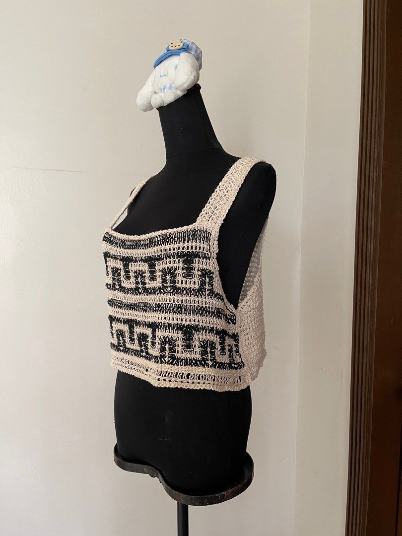 Knit (?) top (Category: Sleeveless) located in Davao. Submitted by declutteredtrinkets (Listing ID 1342559211, Image 2). Description: Cute when worn over a bandeau, but too big on me. fits: medium-large frames MOP: Gcash shipping will be shouldered by the buyer: LBC/J&T/JRS.