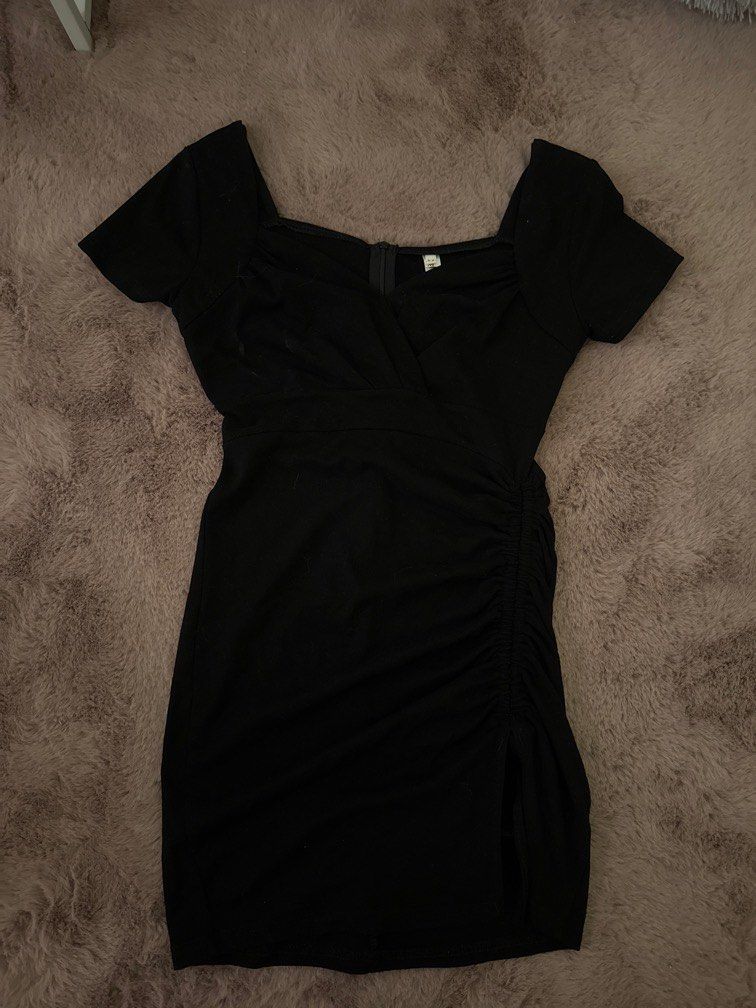 Little black dress with adjustable slit (Category: Dresses) located in Paranaque City. Submitted by capybara808 (Listing ID 1342678939, Image 1). Description: Can fit xs to small.