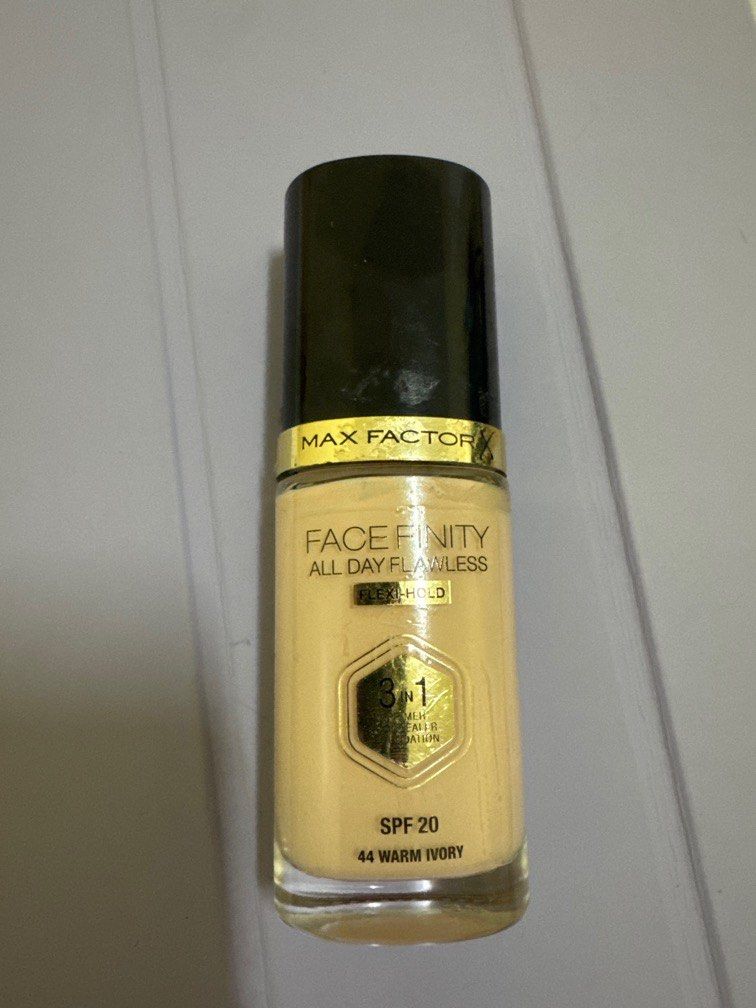 Max Factor 3 in 1 base (Category: Makeup) located in Davao. Submitted by eiynah (Listing ID 1342640739, Image 1). Description: 3 in 1- Primer, Concealer, Foundation Good as new.. Pump max 3x Shade 44 Warm Ivory Bought Abroad RFS: Too many foundation .