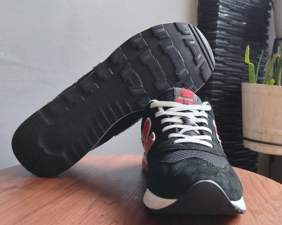 New Balance 1400. size 42 Fesyen Pria Sepatu Sneakers di Carousell