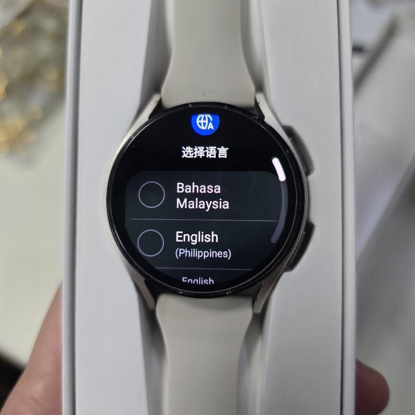 Samsung Galaxy Watch 6 (Category: Wearables & Smart Watches) located in Quezon City. Submitted by luxurybrokerph (Listing ID 1342521149, Image 1). Description: FOR SALE Samsung Galaxy Watch 6 40mm Color: Gold (more like white gold shade) Bought Feb 2024 - 100% Functioning - Original strap unused. (Changed strap for use since Day 1) - Screen protected since Day 1 - with extra strap ⚠️Issue: No scratches but with minimal tarnishing on watch frame, 