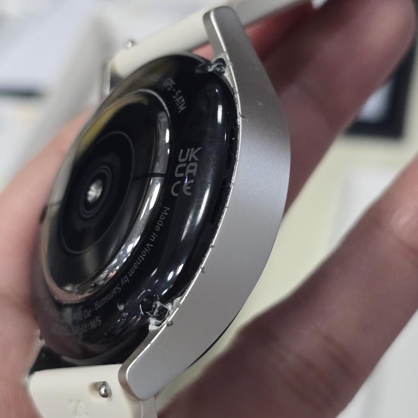 Samsung Galaxy Watch 6 (Category: Wearables & Smart Watches) located in Quezon City. Submitted by luxurybrokerph (Listing ID 1342521149, Image 3). Description: FOR SALE Samsung Galaxy Watch 6 40mm Color: Gold (more like white gold shade) Bought Feb 2024 - 100% Functioning - Original strap unused. (Changed strap for use since Day 1) - Screen protected since Day 1 - with extra strap ⚠️Issue: No scratches but with minimal tarnishing on watch frame, 