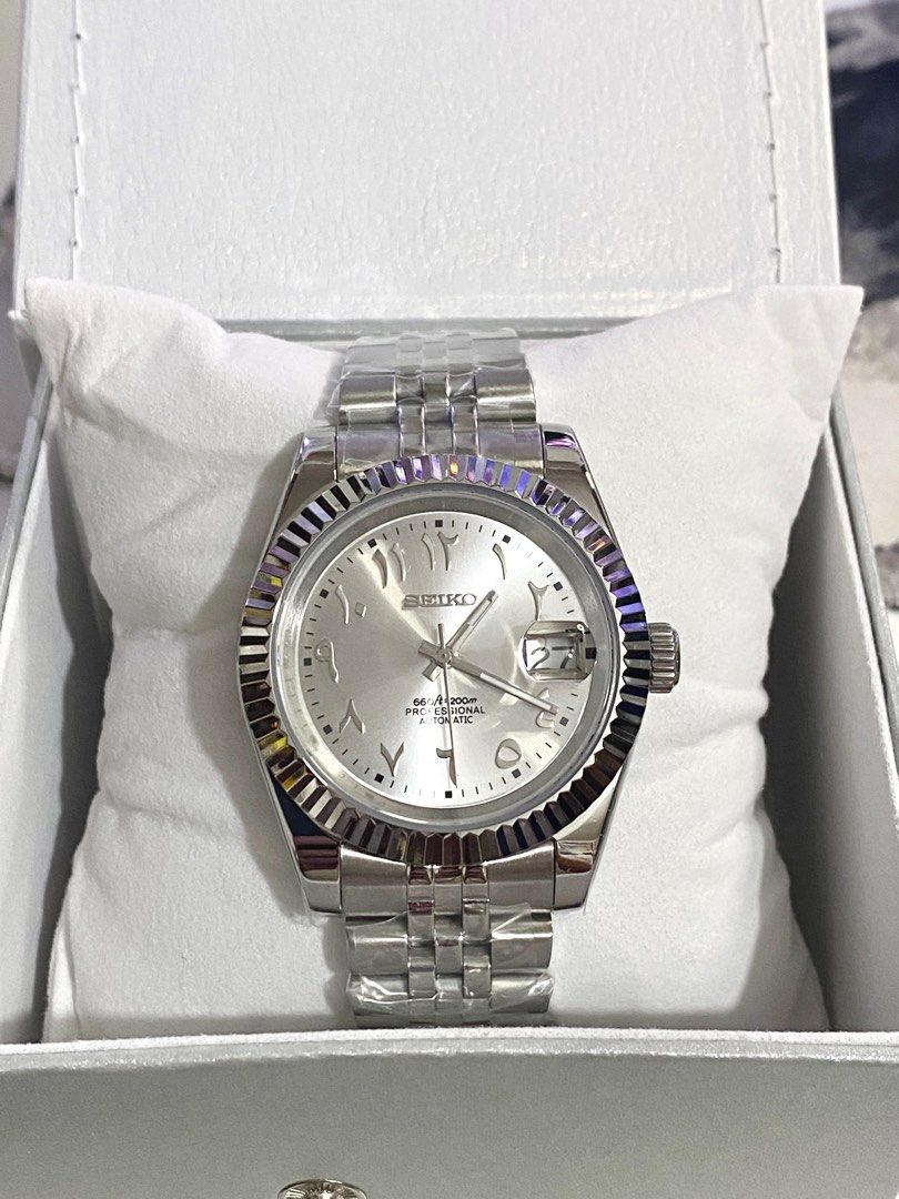 Seiko Mod White Arabic Dial (Category: Luxury Watches) located in Manila. Submitted by jey09 (Listing ID 1342562328, Image 1). Description: Seiko Mod White Arabic Dial •39mm •Automatic •Brand new •Nh35 / Nh36 Movement •Jubilee Bracelet •Sapphire Glass •Open back case •With Box and Paper Bag Price: ₱5000 Mop: Gcash, Maya or Bank Transfer Courier: Lbc, Lalamove or j&t.