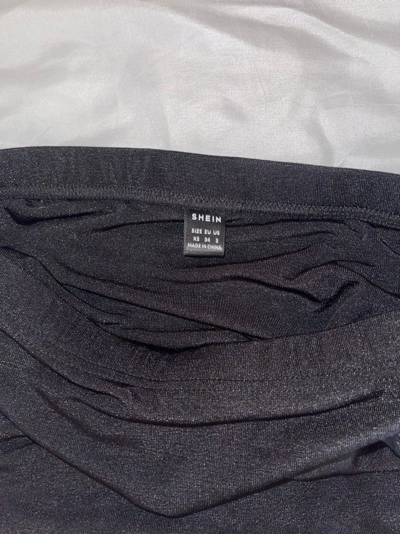 Black low waist mini skirt (Category: Skirts) located in Makati City. Submitted by ssysale (Listing ID 1342550066, Image 2). Description: Never been used, just tried on Best fits XS-S RFS: too many plain black skirts .