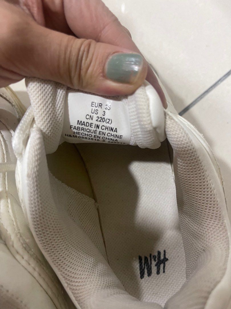 Snickers (Category: Babies & Kids Fashion) located in Kuala Lumpur. Submitted by preloveeeed4u (Listing ID 1342679816, Image 3). Description: size as in da third photos.