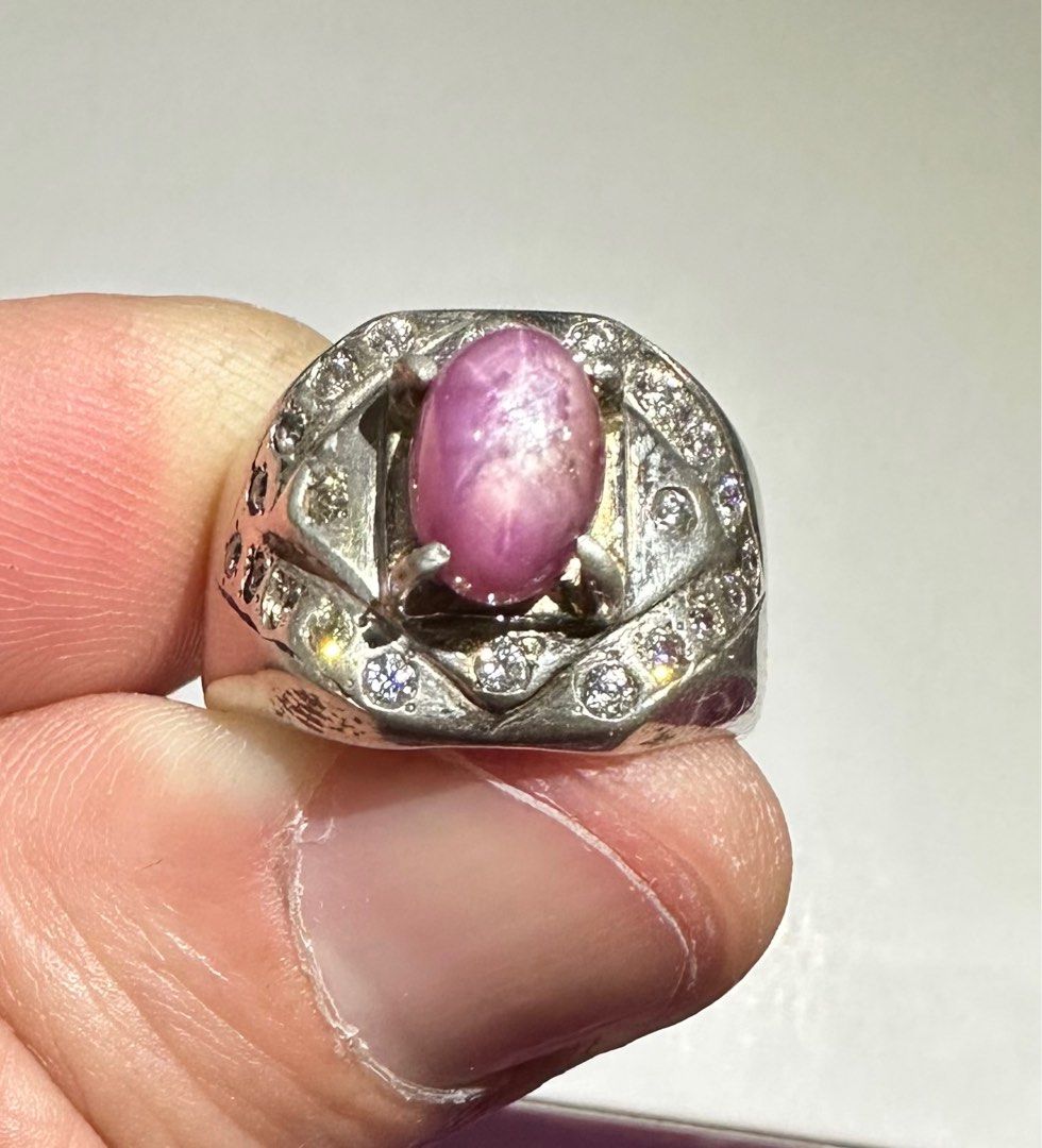 Star Ruby Silver Ring (Category: Precious Stones) located in Singapore. Submitted by jakelhl727 (Listing ID 1342664471, Image 1). Description: Natural Red Star Ruby Ring Size 18 .