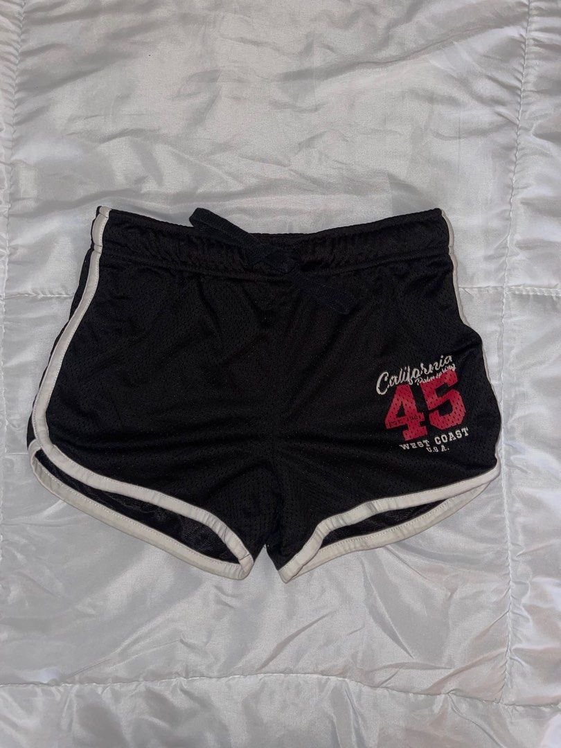 Terranova Black and White Jersey Shorts (Category: Shorts) located in Makati City. Submitted by ssysale (Listing ID 1342545832, Image 1). Description: Used only once Best fits XS-S .