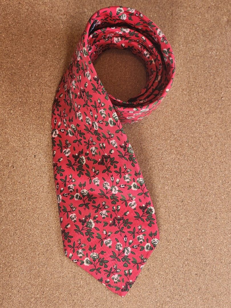 T.M. Lewin Floral Tie (Category: Ties) located in Baguio. Submitted by sartorialpieces_footwear (Listing ID 1342515705, Image 1). Description: T.M. Lewin & Sons Blush Floral Tie Statement piece Made in England Personal Item. Slightly Neg..