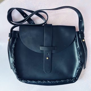 (Category: ) located in . Submitted by wardrobecleanse (Listing ID 1339657096, Image 1). Description: .