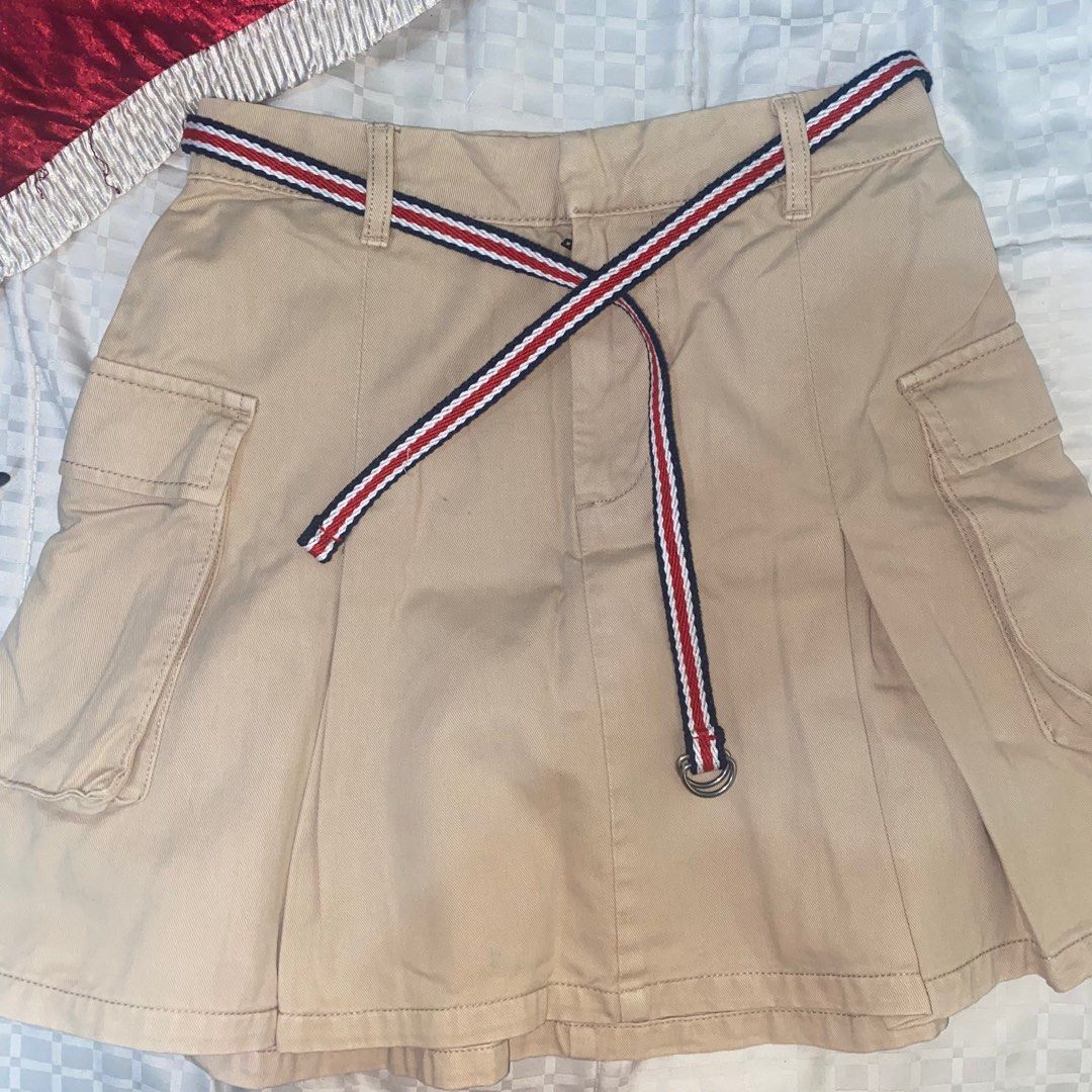 Zara cargo skirt- khaki (Category: Skirts) located in Taytay. Submitted by cattyis25 (Listing ID 1342542196, Image 1). Description: Never used just stored not my style My size: Top 34A/ Bottom 27-28 masikip na sakin I gained weight po pls see measurements on pics I think best fits 26-27?.