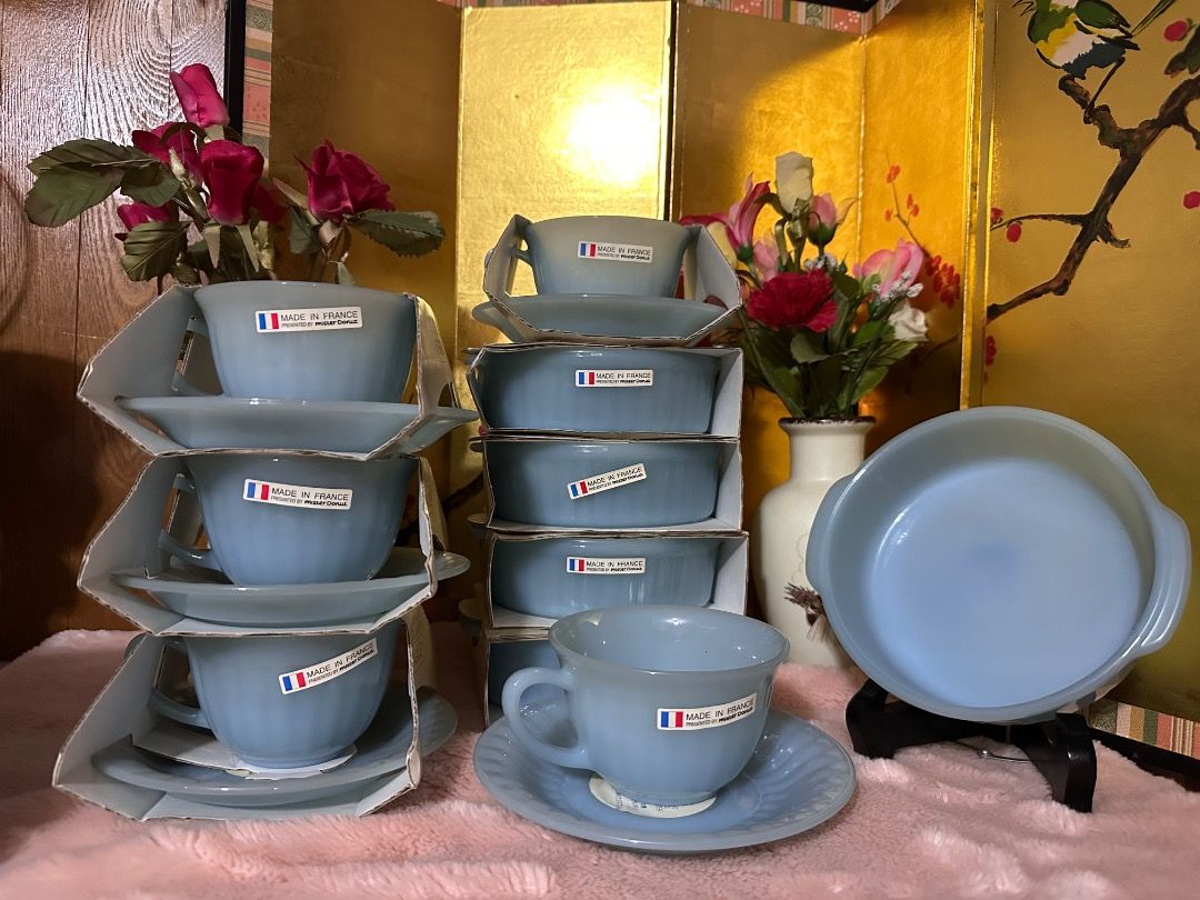 Limited Edition Arcopal x Mister Donut (Category: Bakeware) located in Antipolo. Submitted by queens.collections (Listing ID 1339472485, Image 1). Description: 5 sets cups and saucer 5 sets bowl.