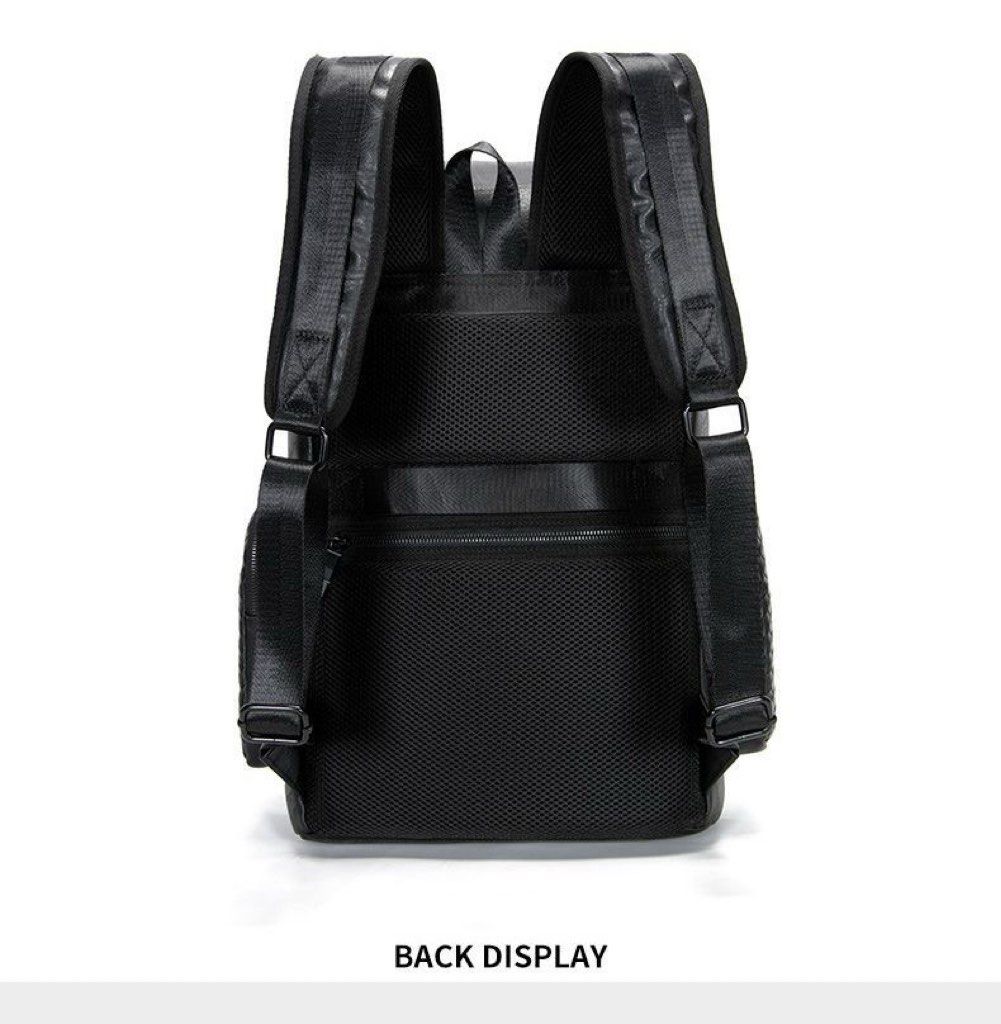 Backpack (Category: Backpacks) located in Singapore. Submitted by armstrooooong (Listing ID 1339389279, Image 5). Description: .