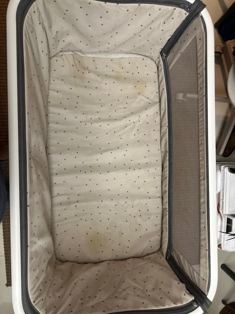 Bedside Crib for sale! (Category: Cots & Cribs) located in Makati City. Submitted by bryanpaler (Listing ID 1339402378, Image 3). Description: Valdera Bedside Crib - Japanese brand - slightly used - complete accessories (with bag & mosquito net) - with minor stain - sf not included. .