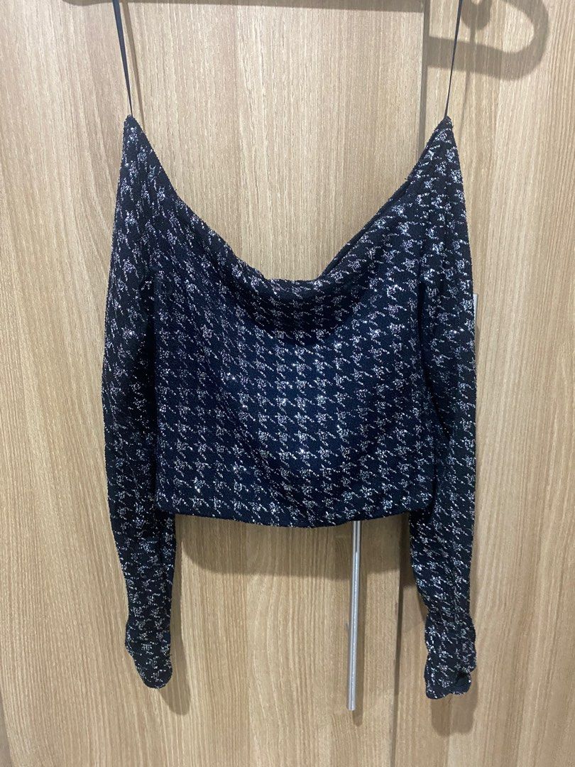 Bershka Glitter Off shoulder Cropped top (Category: Others Tops) located in Makati City. Submitted by jpare (Listing ID 1339516989, Image 1). Description: Used only once for a Christmas party. .