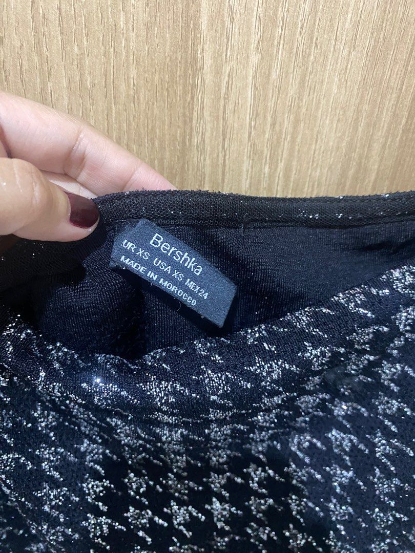 Bershka Glitter Off shoulder Cropped top (Category: Others Tops) located in Makati City. Submitted by jpare (Listing ID 1339516989, Image 2). Description: Used only once for a Christmas party. .