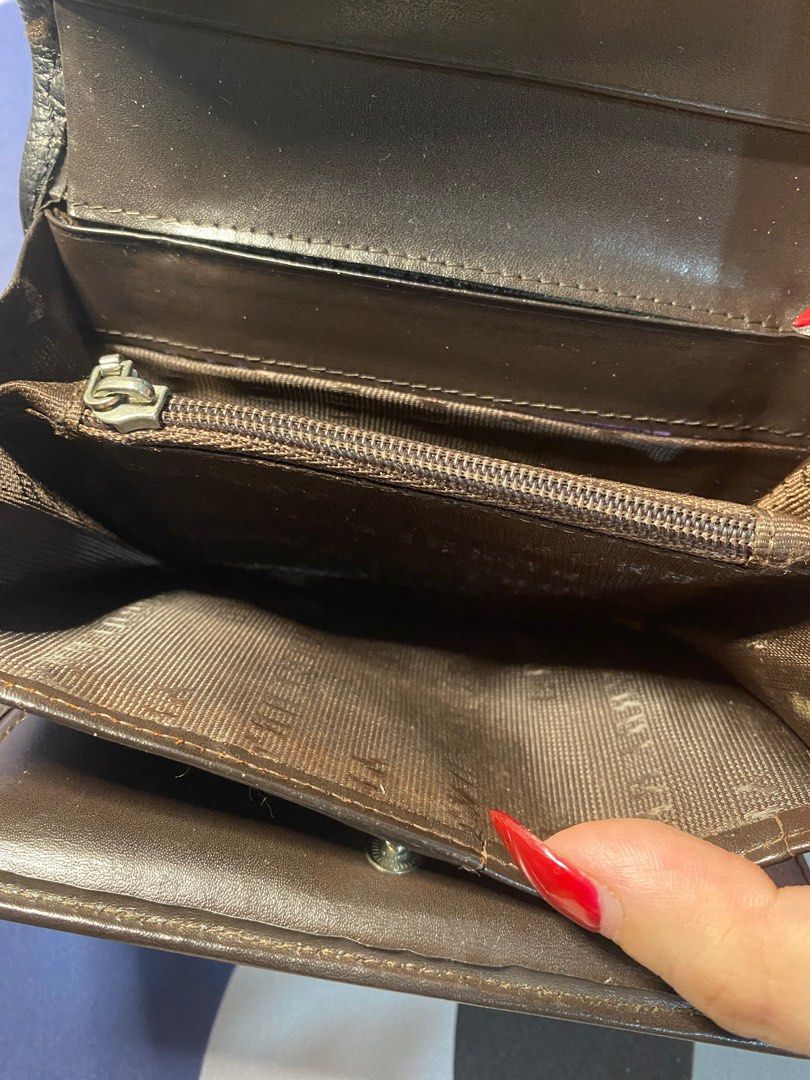 Burberry Medium Wallet (Category: Luxury Bags & Wallets) located in Manila. Submitted by jaldeclutters (Listing ID 1339461006, Image 3). Description: .