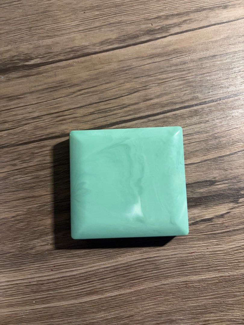 Clinique Compact Powder (Category: Makeup) located in Quezon City. Submitted by sophabsells (Listing ID 1339464141, Image 1). Description: Shade 07 deep honey D Case has crack inside.
