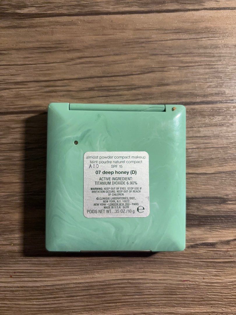 Clinique Compact Powder (Category: Makeup) located in Quezon City. Submitted by sophabsells (Listing ID 1339464141, Image 2). Description: Shade 07 deep honey D Case has crack inside.