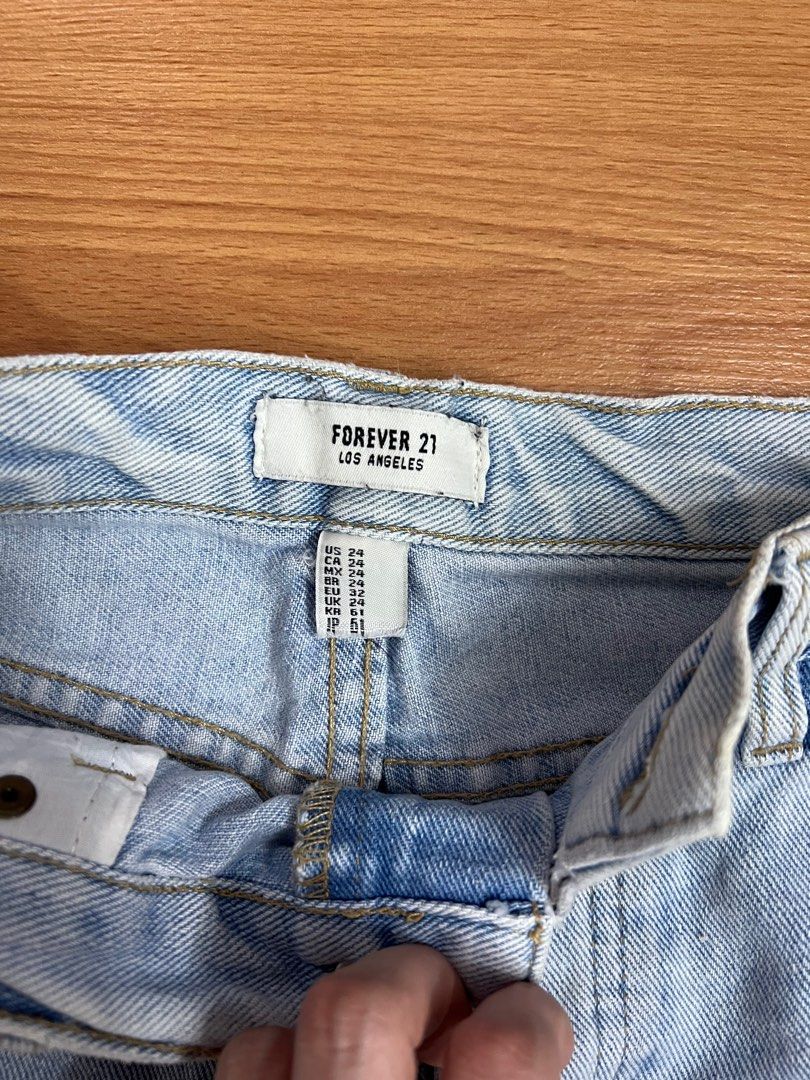 Denim shorts (Category: Shorts) located in Muntinlupa City. Submitted by cssndrax (Listing ID 1339493542, Image 3). Description: US 24.