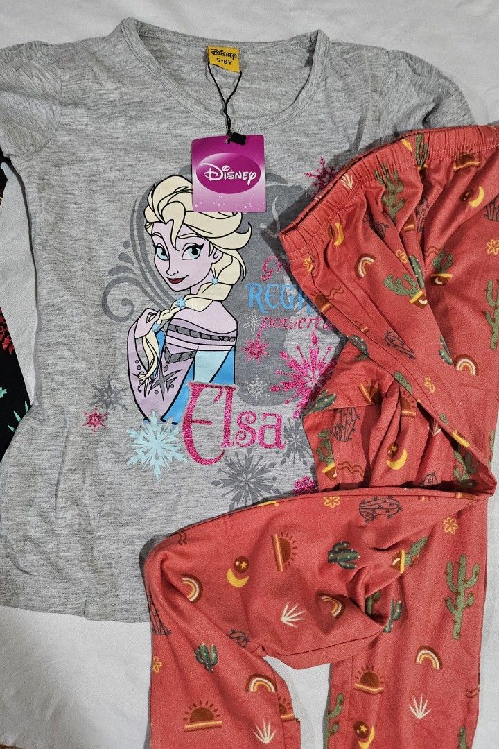 Disney Leggings Set 5-6yo (Category: Babies & Kids Fashion) located in Taguig. Submitted by phpreaime (Listing ID 1339465500, Image 3). Description: Disney Long sleeves Leggings Set Size 5-6yo 699.75 on tag, selling for 399 pesos only (last price) Location: Taguig City Pick up via Lalamove or grab Shpee check out also available.