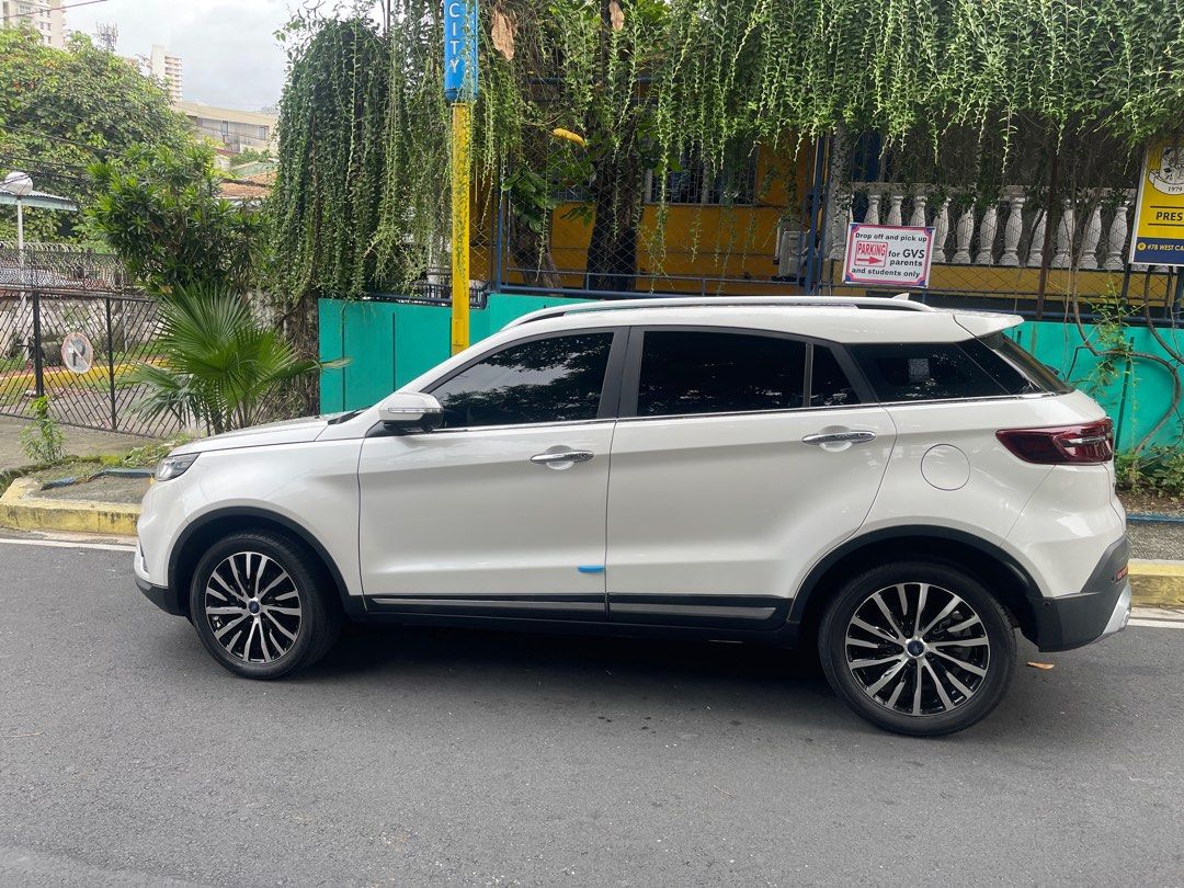 Ford Territory Titanium Auto (Category: Used Cars) located in Pasig City. Submitted by mjdls (Listing ID 1339399756, Image 3). Description: First owner Pearl white New tires Nothing to fix.