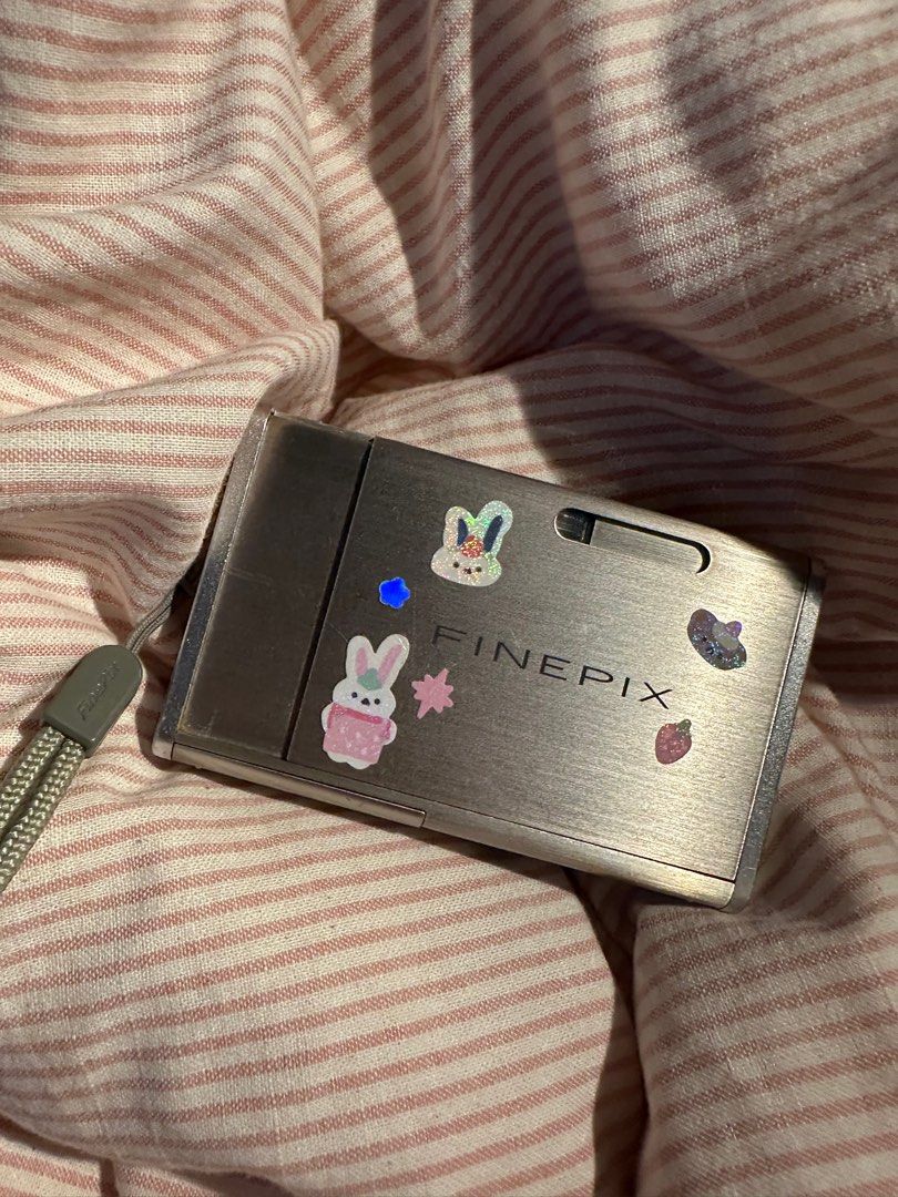 FUJIFILM FINEPIX Z2 (Category: Cameras) located in Mandaluyong City. Submitted by madb888 (Listing ID 1339526956, Image 1). Description: FUJIFILM FINEPIX Z2 -good working condition -Fully functional ✨ -working flash -clear lcd -ready to use -zoom working - takes videos with audio - has three different film simulations! - has minimal scratches (barely noticeable) - uses xd picture card (not included) (sample pics are not mine) Meetup : Makati area