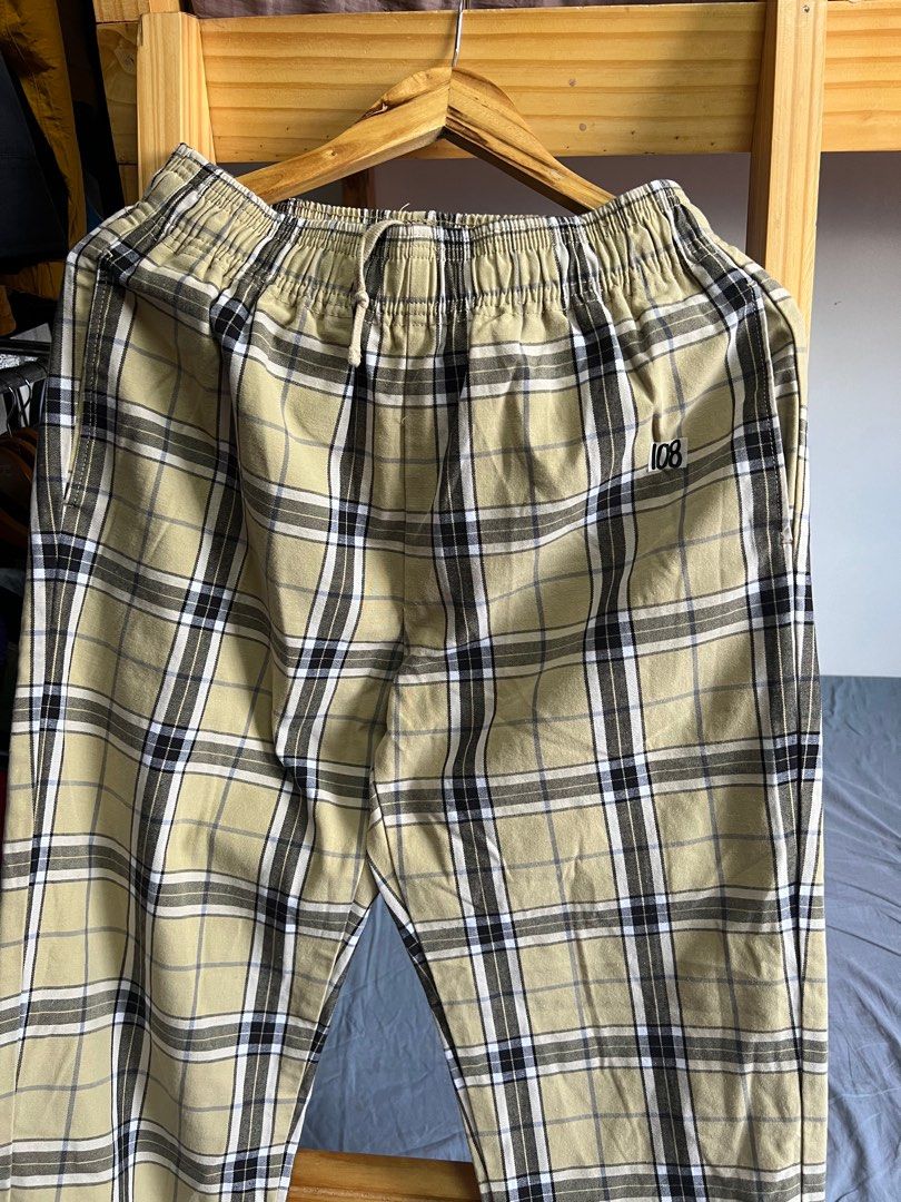 GU PLAID CHEF PANTS (Category: Trousers) located in Baguio. Submitted by hiswardr0be (Listing ID 1339404080, Image 3). Description: GU PLAID CHEF PANTS MEDIUM(30-32X37.5) EXCELLENT CONDITION 680.