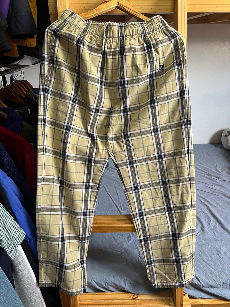 GU PLAID CHEF PANTS (Category: Trousers) located in Baguio. Submitted by hiswardr0be (Listing ID 1339404080, Image 2). Description: GU PLAID CHEF PANTS MEDIUM(30-32X37.5) EXCELLENT CONDITION 680.