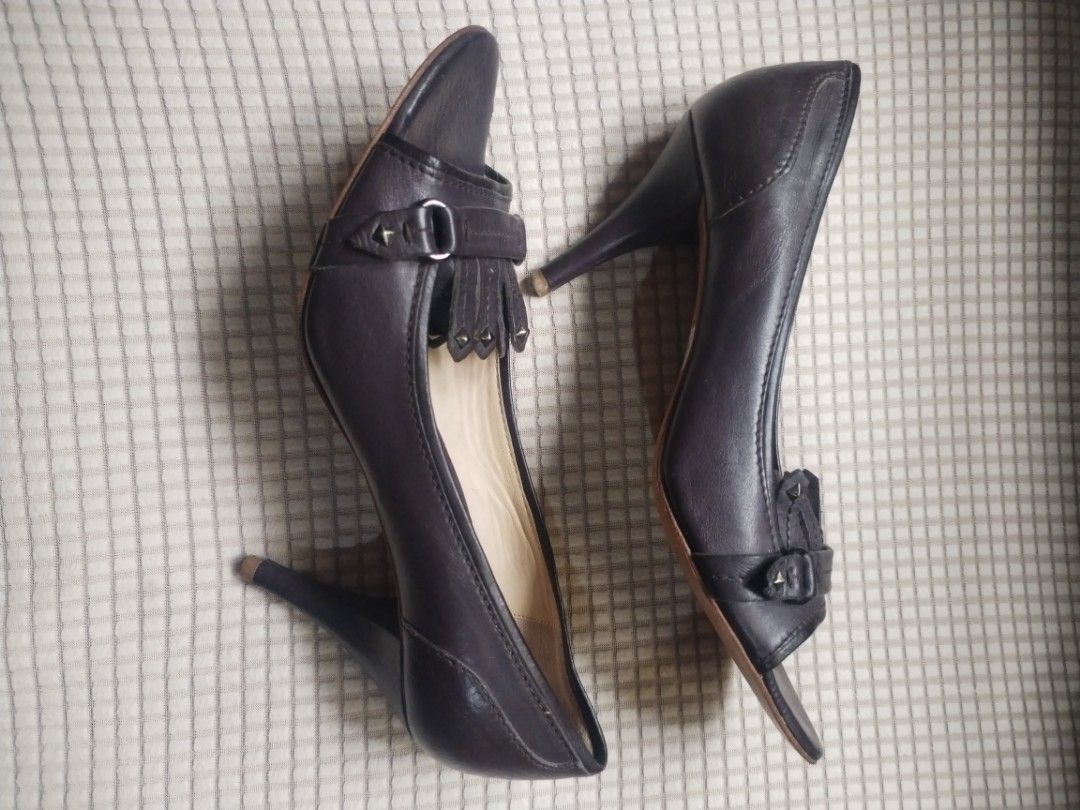 Hugo Boss shoes/heels leather (Category: Heels) located in Angeles City. Submitted by marlorkch-14478 (Listing ID 1339460412, Image 3). Description: Authentic Hugo Boss leather shoes 3.5 inch heels Size 38/ 25 cm heel to toe insole Soft dark brown color Made in Italy Minor flaws, circled in pictures..