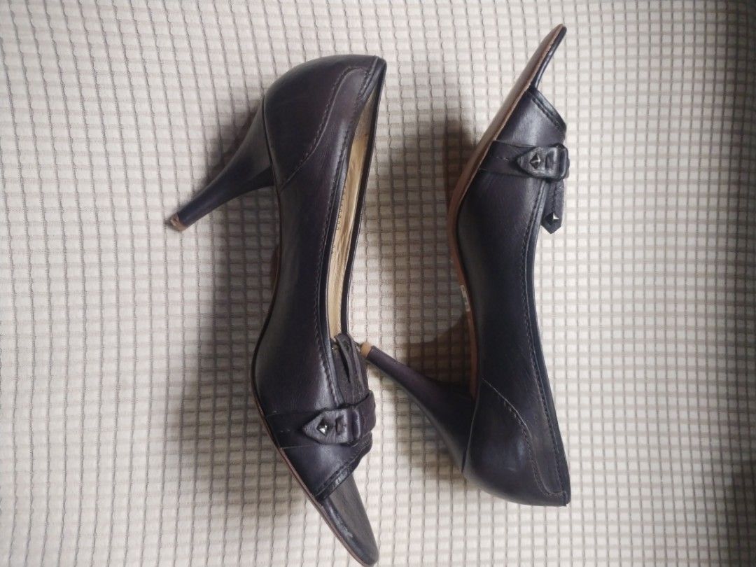 Hugo Boss shoes/heels leather (Category: Heels) located in Angeles City. Submitted by marlorkch-14478 (Listing ID 1339460412, Image 2). Description: Authentic Hugo Boss leather shoes 3.5 inch heels Size 38/ 25 cm heel to toe insole Soft dark brown color Made in Italy Minor flaws, circled in pictures..