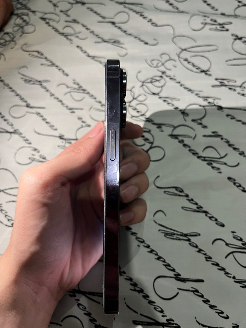Iphone 14 pro HK variant (Category: iPhone 14 Series) located in Manila. Submitted by benjopogi (Listing ID 1339411684, Image 3). Description: For sale iphone 14 pro hk deep purple Dual sim 97% BH Complete w box and wire 128gb Issue: small gasgas.