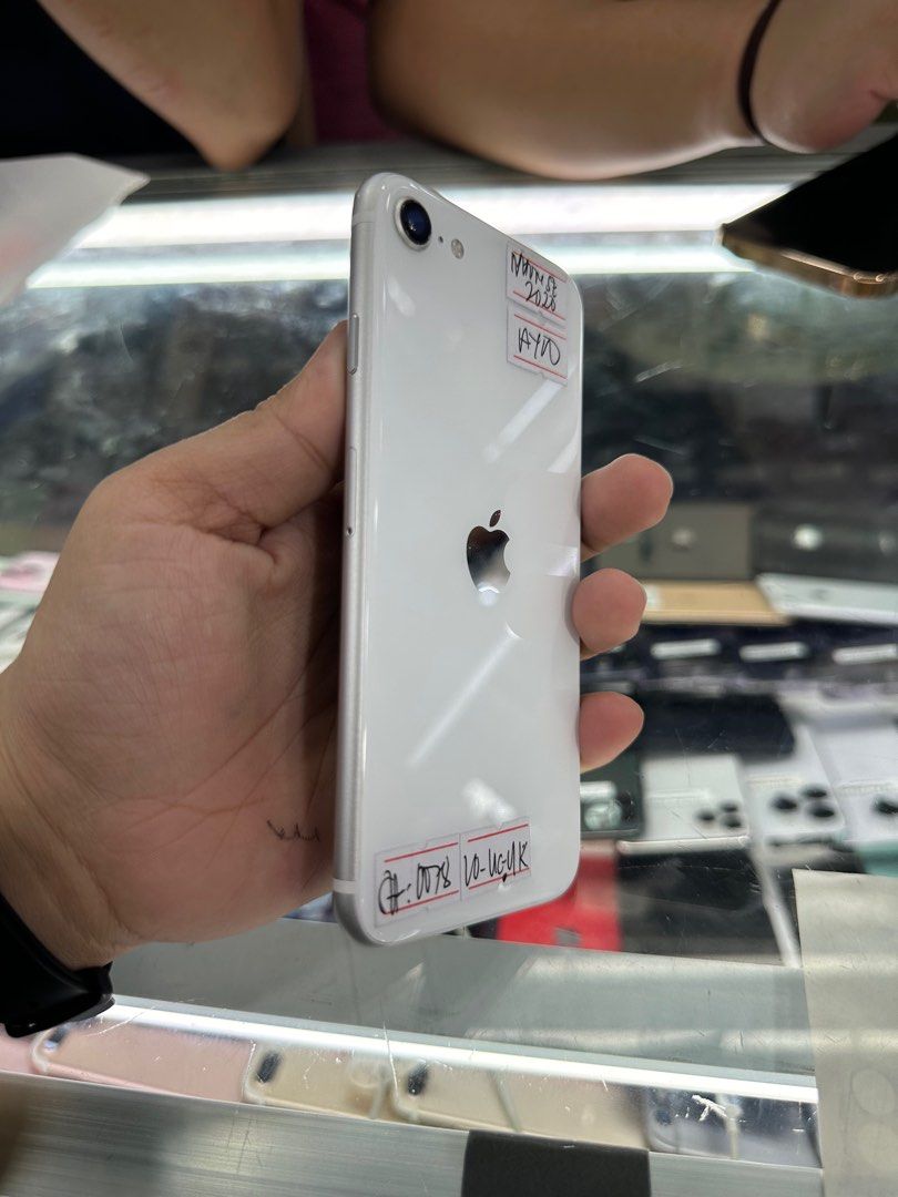 Iphone SE 2020 128gb Good Batt FU (Category: iPhone SE Series) located in San Juan City. Submitted by javedsgadgetshop (Listing ID 1339379873, Image 3). Description: OPEN FOR INSTALLMENT VIA CREDIT CARD/GGIVES/SPAY/BILLEASE & SWAP/TRADE-IN! BUY AND SELL! Quick Specs : Iphone SE 2020 •128gb •NTC Variant •Good batt health •Factory Unlock •95% Smoothness •No hidden issue | No Repaired •100% Authentic | Not Refurbished •w/ OEM Charger & store warrant